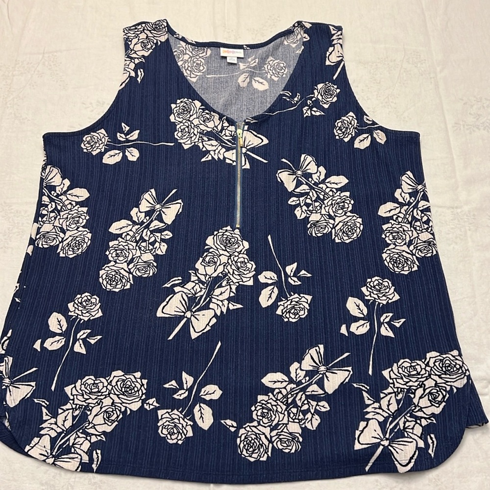 LuLaRoe- Rachael top. Size XL